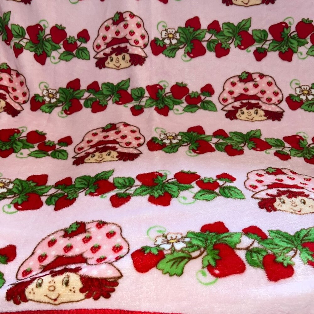Strawberry Shortcake Pink Fleece Blanket Red Trim Kids Throw Blanket 40" x 50"